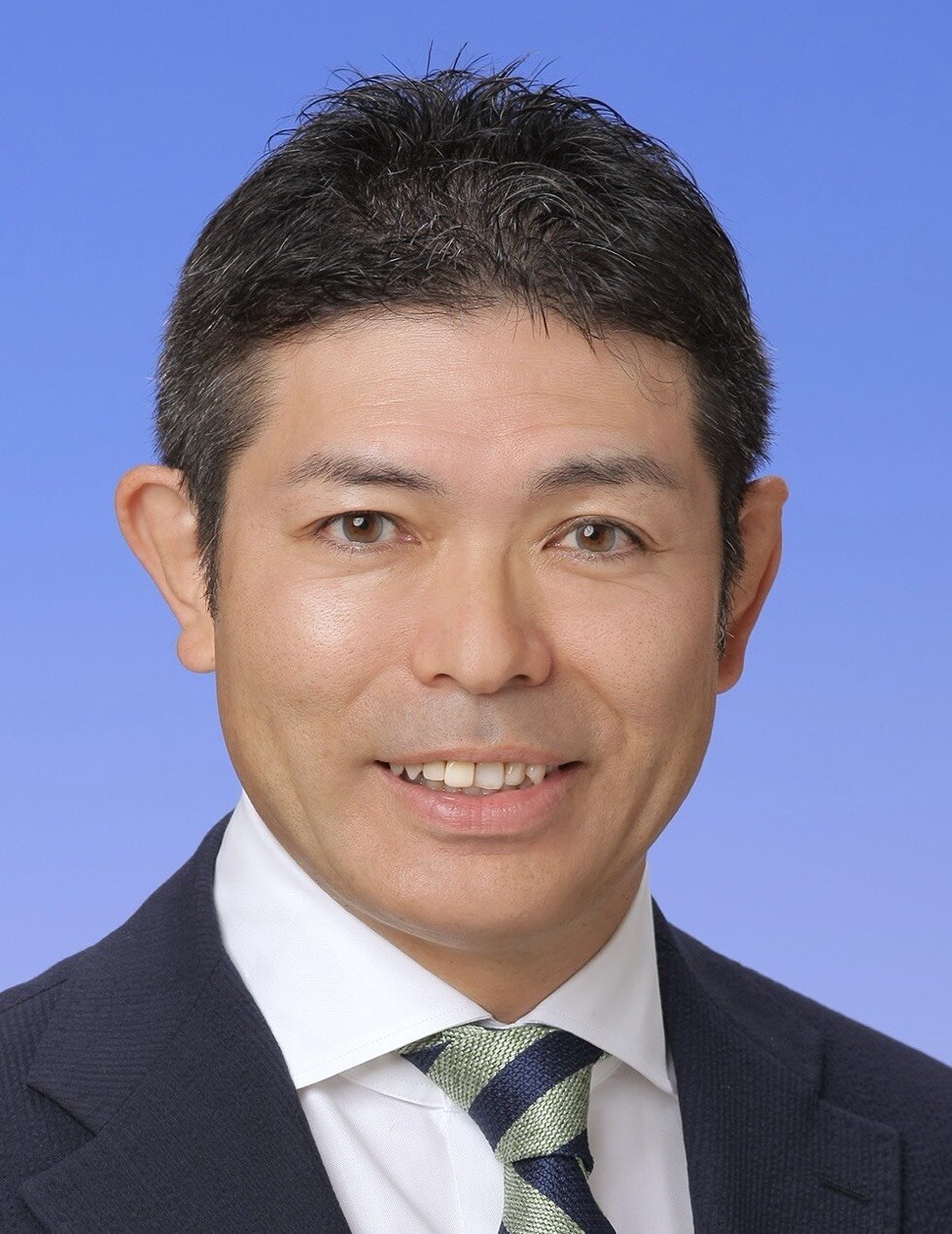 國末　充央